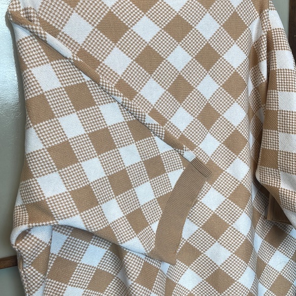 A LOVE STORY Checkered Sweater - Picture 3 of 4